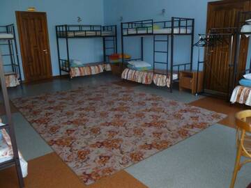 Спальное место на двухъярусной кровати в общем номере для мужчин в  Hostel 85